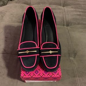 🌸 Cute Navy Blue/Pink Tory Burch Heels